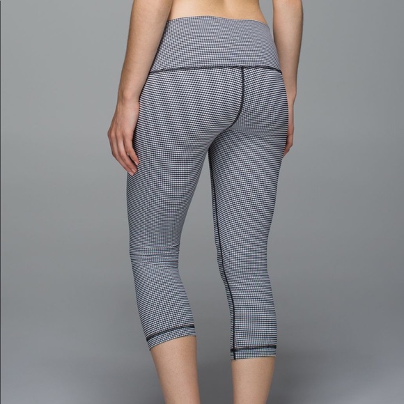 LULULEMON || Wunder Under Check Pattern Crops - Picture 1 of 1